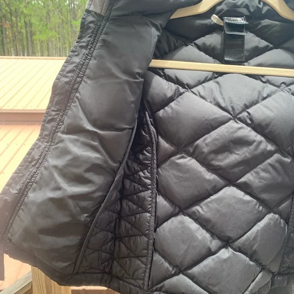 North Face Puffer Jacket - Picture 9 of 10